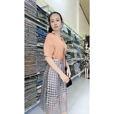 Set áo sơ mi và chân váy hoa siêu xinh.