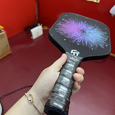 Vợt Pickleball T300 nặng 210g, mặt vợt dày 1.6cm phủ carbon, đạt tiêu chuẩn USAPA 