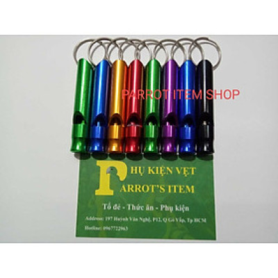 1 cái còi đơn (màu ngẫu nhiên) dùng huấn luyện vẹt