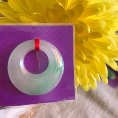 Mặt Dây Chuyền ĐỒNG ĐIẾU KIỂU TRÒN GIỮA TO ĐÁ Cẩm Thạch Tự Nhiên  Size 26,5mm x Dầy 5mm x Đk tròn bên trong 11mm  MÀU TRẮNG XANH LÁ BÓNG đá tự nhiên Đẹp