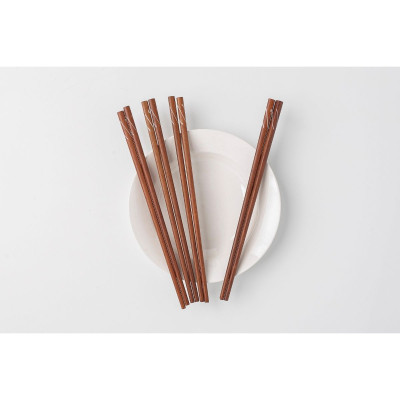 Hộp 10 đôi đũa cẩm lai ghép PHUSANG được làm từ gỗ tự nhiên không phủ PU dùng trong nhà hàng, khách sạn và bàn ăn
