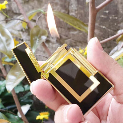 Vỏ Hột Quẹt Bật Lửa Ga Đá D upon Sơn Mài Đen Viền Vàng Ô Chữ Nhật D-151V