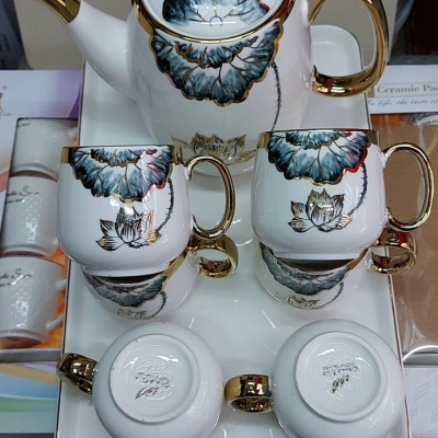 BỘ ẤM CHÉN KÈM KHAY SỨ PHA TRÀ CÀ PHÊ CAO CẤP HỌA TIẾT SEN ĐỔ - VD196