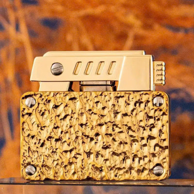 Vỏ hộp quẹt bật lửa xăng đá CF-707 có 2 đầu bấc đánh lửa, khóa chốt an toàn 