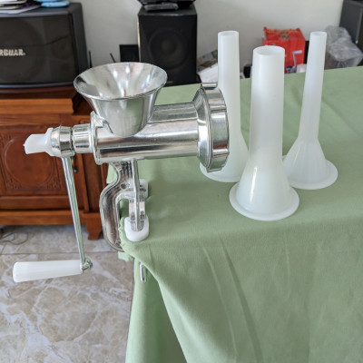 Máy Xay Thịt Quay Bằng Tay Chất Liệu Gang Size 10 - Kèm 3 Ống Nhồi, Chất Lượng Loại Tốt