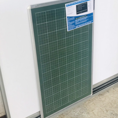 Bảng viết phấn cao cấp màu xanh-kẻ 4 ô ly tập cho học sinh tiểu học nhiều kích thước