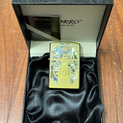 Vỏ Hột Quẹt Bật Lửa Xăng Đá Zorro Z8750 Khảm Trai Khắc Họa Tiết Đèn Bão Cổ Xưa Cực Độc