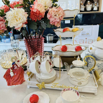 BỘ ẤM CHÉN PHA TRÀ  KÈM ĐẾ CHÂM NẾN  SỨ HÂM NÓNG MÀU TRẮNG VIỀN VÀNG CAO CẤP CAMELIA - ANTH451