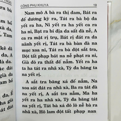 Kinh Nhật Tụng khổ 11.5x15.5 bìa cứng , tặng kèm bao sách