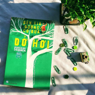 Sách - Bên Kia Đường Có Đứa Dở Hơi - NXB Phụ Nữ