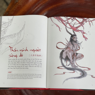 (Bìa cứng in màu trên giấy cóuche - tặng kèm postcard) SƠN HẢI KINH – Lương Siêu biên soạn – Sam Trạch minh họa – An Lạc Group dịch – Wingbooks - NXB Kim Đồng