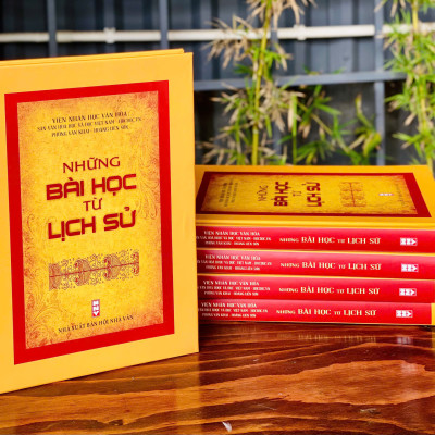 BÌA CỨNG - NHỮNG BÀI HỌC TỪ LỊCH SỬ - VIỆN NHÂN HỌC VĂN HÓA (PHÙNG VĂN KHAI - HOÀNG LIÊN SƠN)