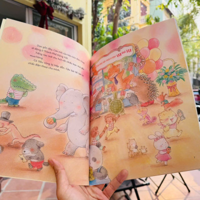 (Bộ 2 cuốn) THÀNH PHỐ VUI VẺ: Các Động Vật Mê Chơi Điện Thoại, Các Động Vật Không Dễ Thương Mở Tiệc – Tôn Dục, Chung Úc – NXB Kim Đồng