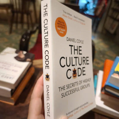 Sách - The Culture Code: The Secrets of Highly Successful Groups by Daniel Coyle - Business /Leadership in English