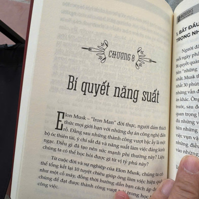 ELON MUSK: Tỷ Phú Của Những Giấc Mơ Điên Rồ - The Gurus - Chuyên gia Nguyễn Hoàng Phương Hiệu đính - Bizbooks