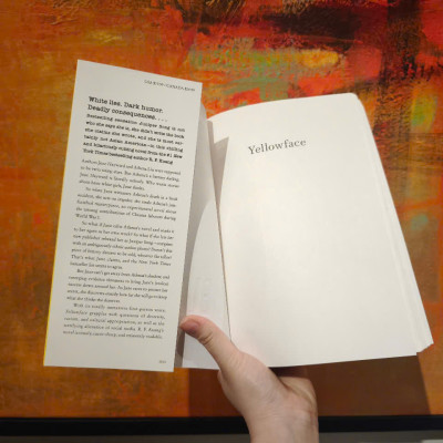 Sách - Yellowface: A Novel of Racism and Cultural Appropriation by R. F Kuang/Paperback US khổ lớn