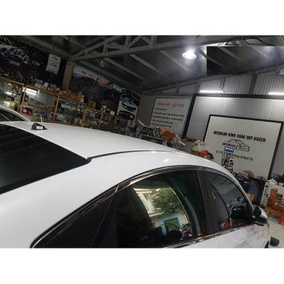 Nep viền inox chân và cong kính dành cho Hyundai Accent 2018-2020