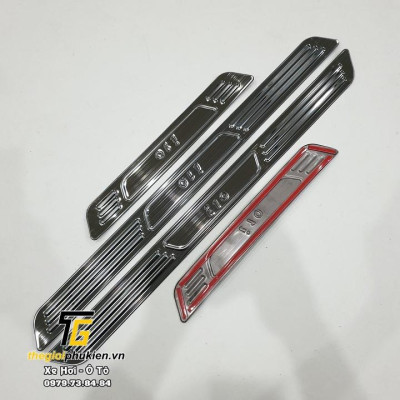 BỘ SẢN PHẨM Nẹp bước chân và ốp chống trầy cốp Hyundai Grand i10 2021 HATCHBACK - vân Titan