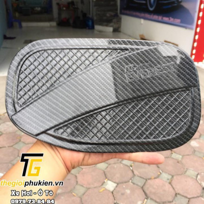 Ốp nắp đậy bình xăng dành cho Ford Everest 2016-2021 vân Carbon