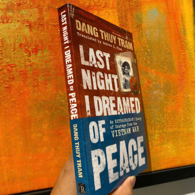 Sách - Last Night I Dreamed Of Peace by Dang Thuy Tram: An extraordinary diary of courage - Hồi ký chiến tranh/Biography Vietnam