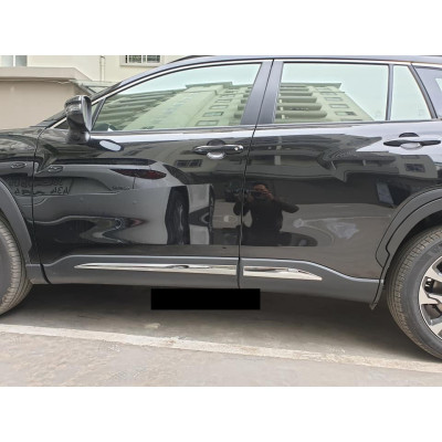 Ốp nẹp sườn, Nẹp hông xe Toyota Cross 2020 2021 2022 2023 Hàng inox đẹp, sáng bóng, vừa form xe
