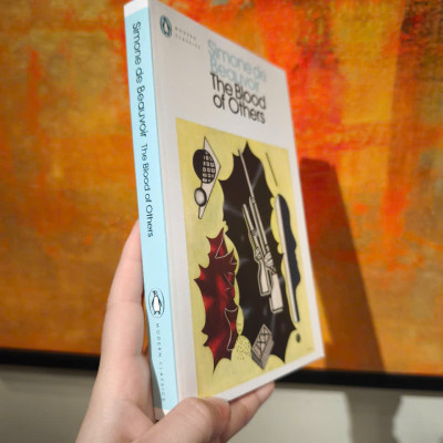 Sách - The Blood of Others (Penguin Modern Classics) by Simone de Beauvoir/Literature/Political-Ngoại văn tiếng Anh UK
