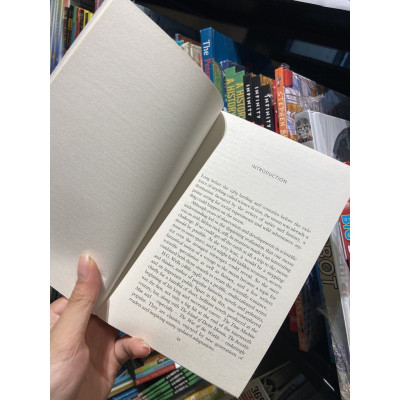 Sách - The First Men In The Moon (S.F. MASTERWORKS) by H G Wells - Science Fiction/ Classics /Fiction in English