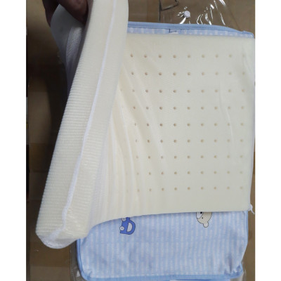 Gối cao su kuku chống ngạt thoáng khí cho bé có thêm vỏ gối thay thế ku2026 30x44x4cm