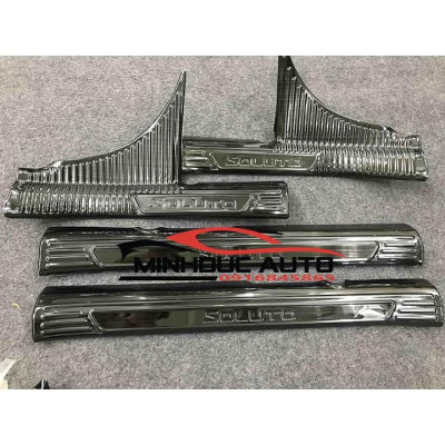 Ốp bậc cửa trong ngoài titan Kia Soluto