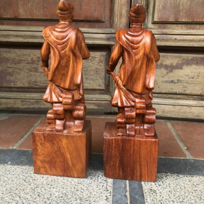 Tượng trần quốc tuấn ( trần hưng đạo vương ) gỗ hương  nhà quân sự lỗi lạc kt  cao 40