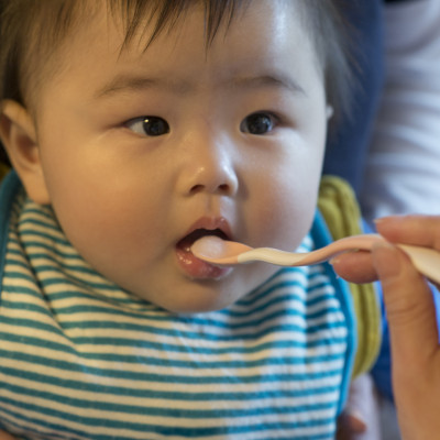 Muỗng mềm ăn dặm TLI Richell Nhật Bản - bước 1 có hộp đựng | Baby