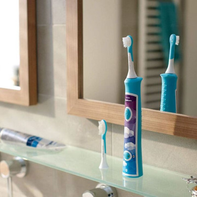 Bàn chải đánh răng điện trẻ em Philips HX6322/04-hàng chính hãng 