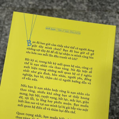 Sách - Ai đang giật dây bạn: Cách phá vỡ vòng lặp thao túng và giành lại quyền kiểm soát cuộc đời (Nhã Nam HCM)