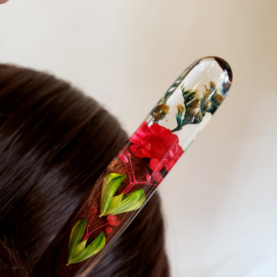 Trâm cài tóc gỗ- resin & hoa snowy đỏ