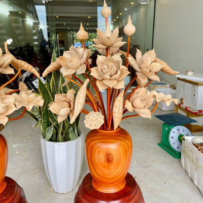 1 Bình hoa sen bằng gỗ hương đỏ 25 cành và hoa ,lá ,gương ,bằng gỗ ngọc am thơm nứt 