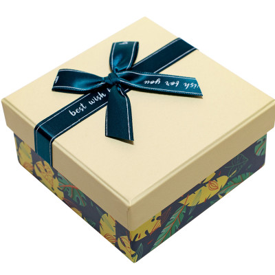 Hộp quà Vuông V016 - 10 x 10 x 5 cm - Giao mẫu ngẫu nhiên