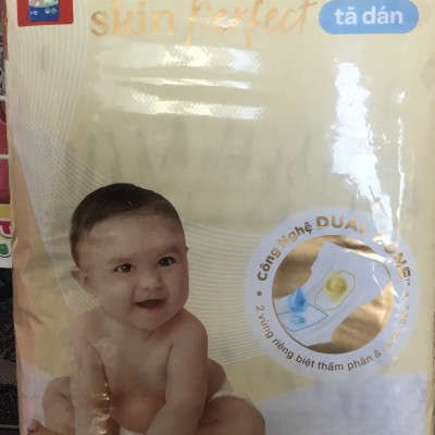 Tặng Thêm 3 Miếng Bên Trong - Tã dán Huggies M46 Skin Perfect Cho Bé Từ 6-11kg - Date mới