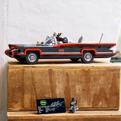 LEGO SUPERHEROES 76328 Đồ Chơi Lắp Ráp Xe Batmobile Huyền Thoại (1822 chi tiết)