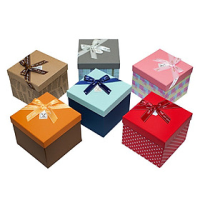 Hộp Quà Vuông V023 - 18 x 18 x 15 cm - Giao màu ngẫu nhiên