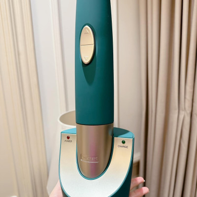 Dụng Cụ Mở Rượu vang Không Dây Và Hút Chân Không Cuisinart CWO-50 màu xanh hàng chính hãng