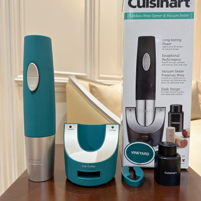 Dụng Cụ Mở Rượu vang Không Dây Và Hút Chân Không Cuisinart CWO-50 màu xanh hàng chính hãng