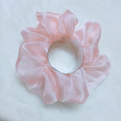 Cột tóc màu hồng cam