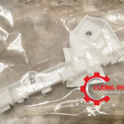 Giá cài cản trước Mitsubishi Mirage 6400G485, 6400G486