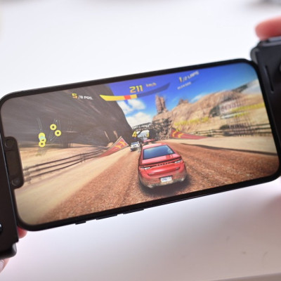 [Mới, hàng chính hãng] Tay cầm điện thoại Razer Kishi V2-Gaming Controller for iPhone