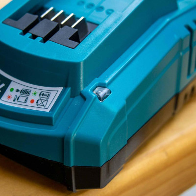 SẠC LI-ION 20V OUTPUT 2.0AMPE TOTAL TFCLI2001 - HÀNG CHÍNH HÃNG