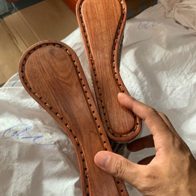 Gối Công Thái Học , Gối Hạt Gỗ Hương - Kích Thước 43cmx24cmx8/4cm ( video , hình thật ) 