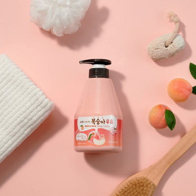 Sữa dưỡng thể đào và sữa ong chúa Welcos Kwailnara Milk Body Lotion dưỡng ẩm và tái tạo da Hàn Quốc 560 g