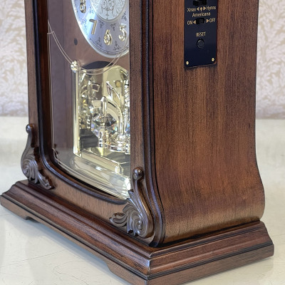 Đồng hồ Để bàn Rhythm CRH209UR06 – Kt 21.0 x 37.0 x 12.5cm, Vỏ gỗ. Dùng Pin.