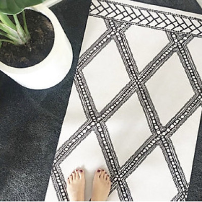 Thảm tập yoga chính hãng Yvonne, White Navy, dày 4mm, bề mặt nhám, siêu bám, chống trơn trượt, thấm hút mồ hôi, càng nhiều mồ hôi càng bám, dễ vệ sinh, bền đẹp, sang trọng