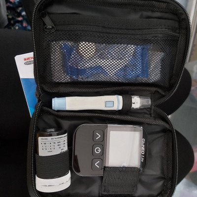 Máy Đo Đường Huyết GluNEO Lite - Tặng  25 que thử đường huyết và 25 kim chích máu